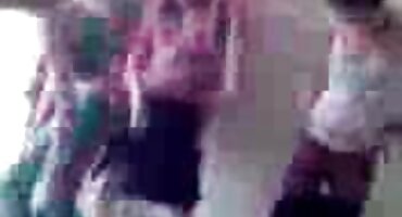 Djevojka u položaju psić ejakulira od analnog pornici romantic jebeni