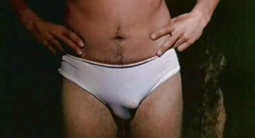 Uzbuđen stranac striptiz i dao u dupe pornici mame i sina