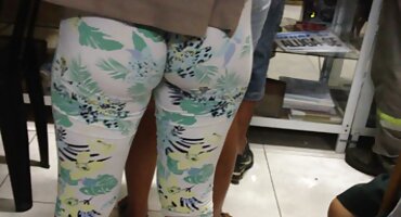 Vukao kurac animal pornici svog dečka sa svojom najboljom djevojkom