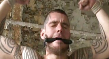 Moko-rob djevojka koja voli seks i hard pornici orgazam