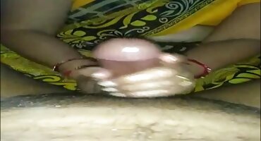 Djevojka u košulji ejakulira tijekom gratis pornic analnog jebeni