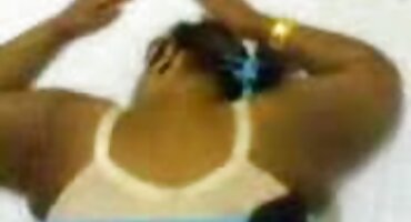 , staviti + na + lutku