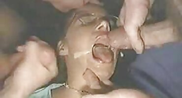 Domaćica s pornicci velikim mužnje putuje penis