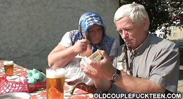 Momak nježno žvače GF glatko obrijana maca online pornici