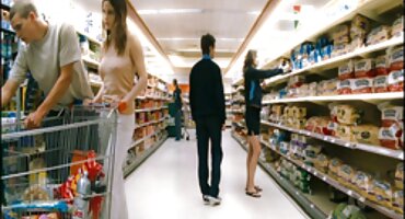 Tattooed šupak fucks ženu sex i pornici u šupljini