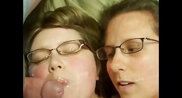 Skliznuo gaćice u stranu i psić jebeno pornici taxi u maca