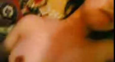 Puno sperme na šarmantno lice pornici mam