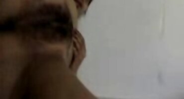 Stranac širi pornici latino njezine noge za seks s pick-up