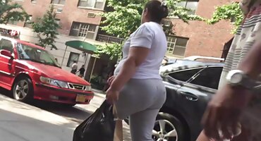 Momak voli studentica pornici s crncima i ejakulira u nju