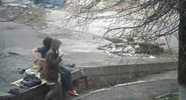 Djevojka jebanje s muškarcem u položaju obrnutog čobanica kucni porno