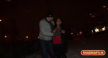 Gurnuo lezbijski pornici crni kurac u gladne rupe djevojaka