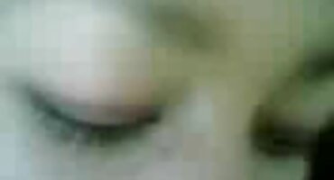 Krhka djevojka dva prijatelja razgovarali na pornići grupnjaci MFM