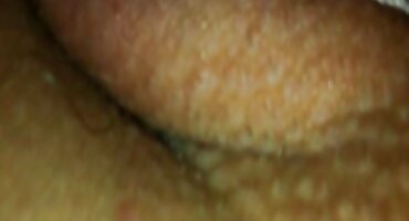 Teen mama pornici ejakulira od seksa s dva muškarca