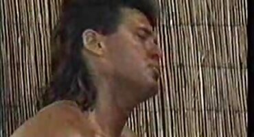 Velika guzica djevojke na petama pornići za žene jebanje na stepenicama