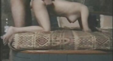 Djevojka na niki benz pornici djevojka voli organizirati sebi neobičan masturbira