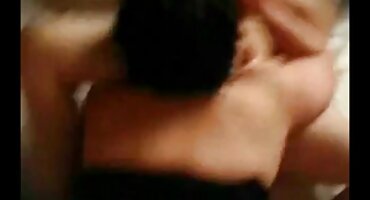 Dugi dildo za pornic u prirodi zbijeno maca