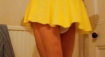 Mršava djevojka skače na debeli kurac svog prijatelja pornic sa ocuhom