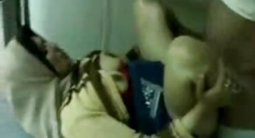 Lijepa djevojka ejakulira tijekom porno filmovi besplatno seksa s prijateljem