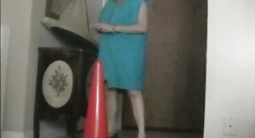 Preplanula Plavuša umetnula pornići x veliki vijak u njeno dupe